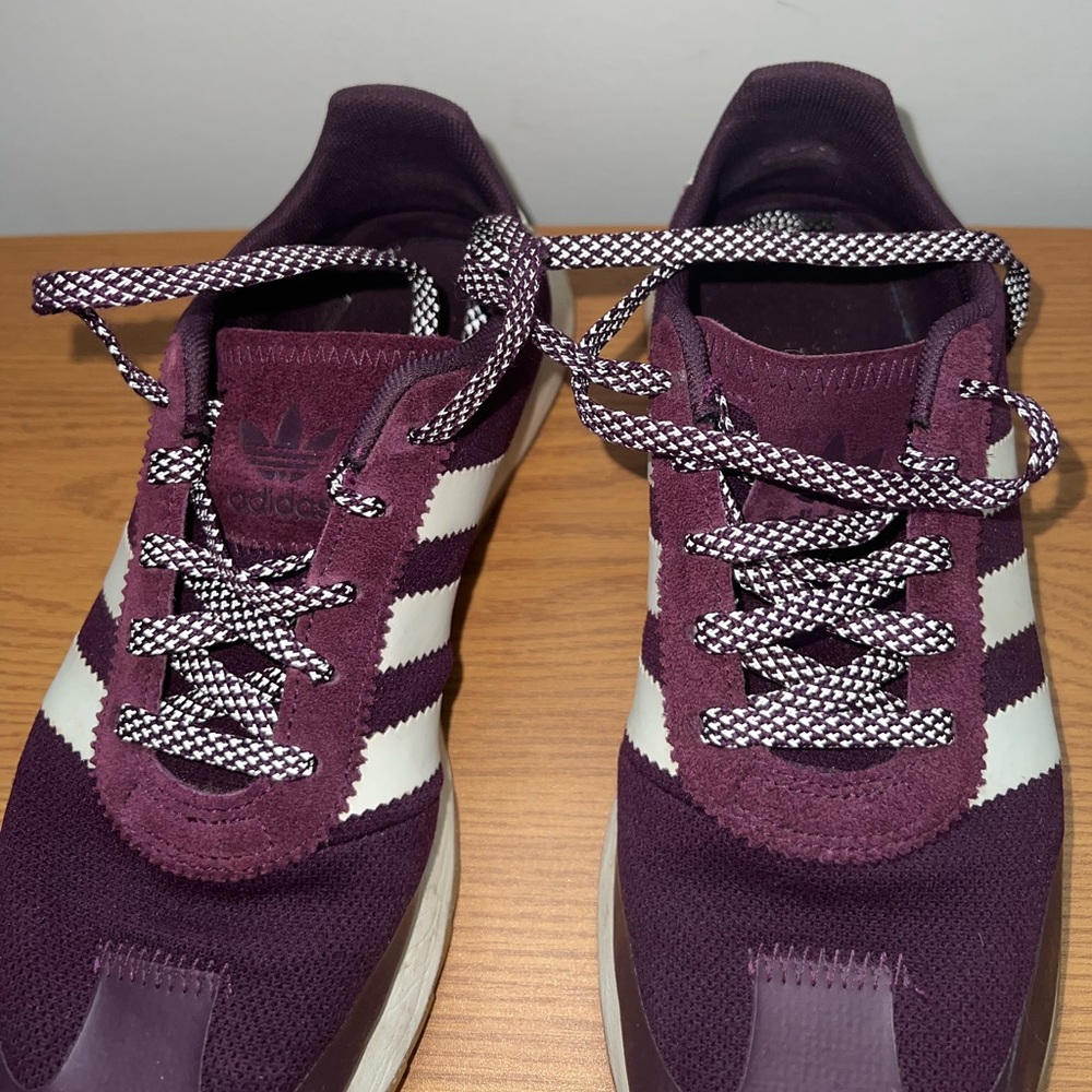 Purple refelective laces ADIDAS sneakers